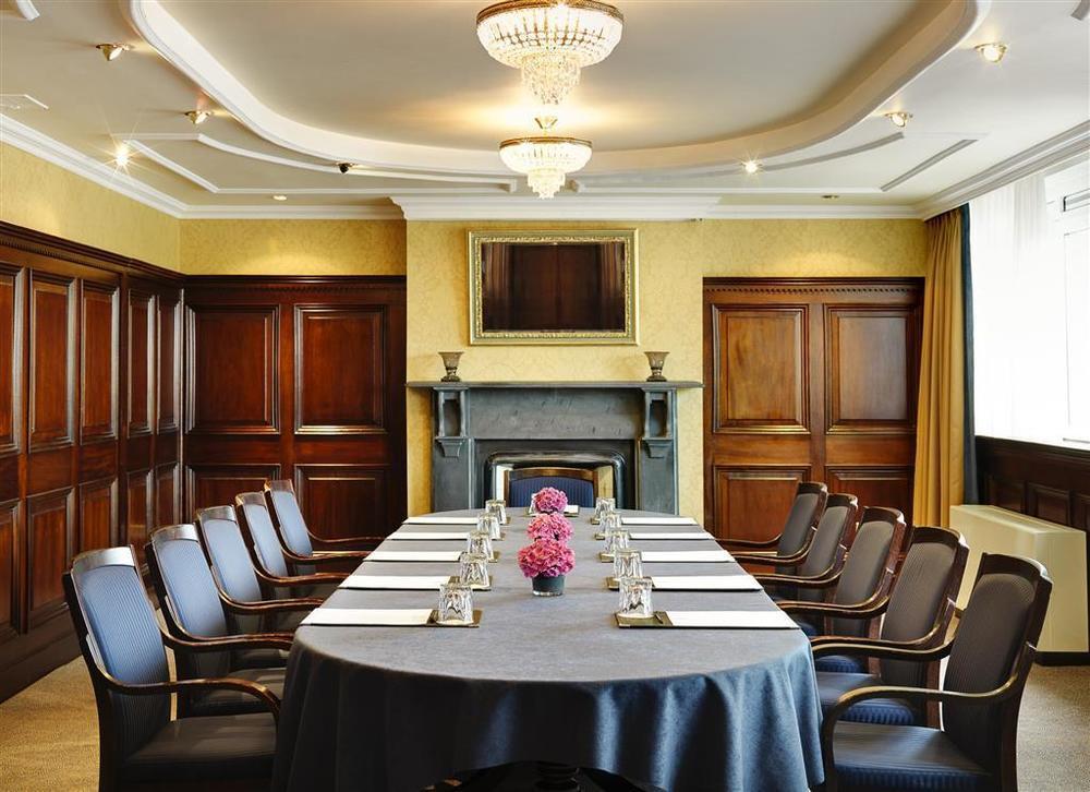 Clyde Court Hotel Дублин Экстерьер фото
